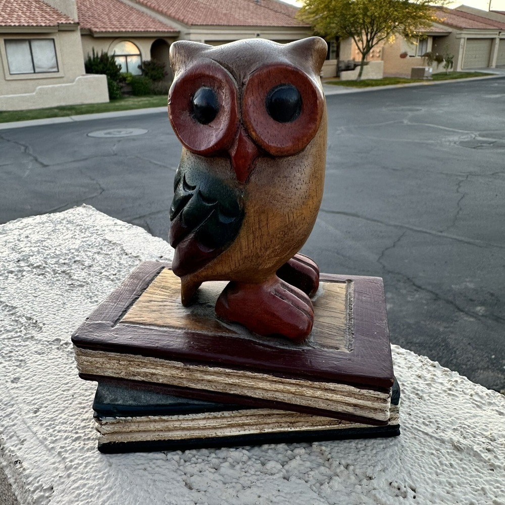 Hand Carved Wooden Owl On Books-Vintage- Made‎ In Thailand - Paperweight